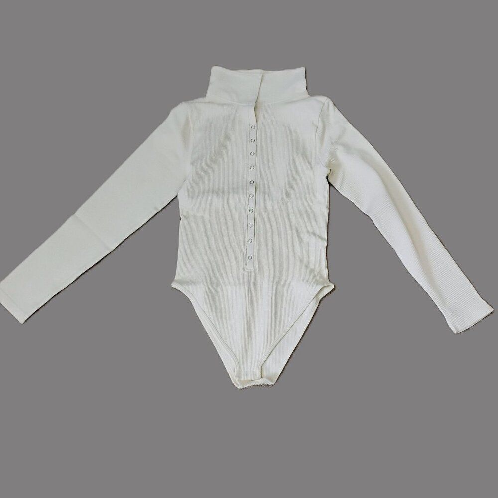 OQQ Ribbed Turtleneck Snap-Front Bodysuit, Ivory, Large
